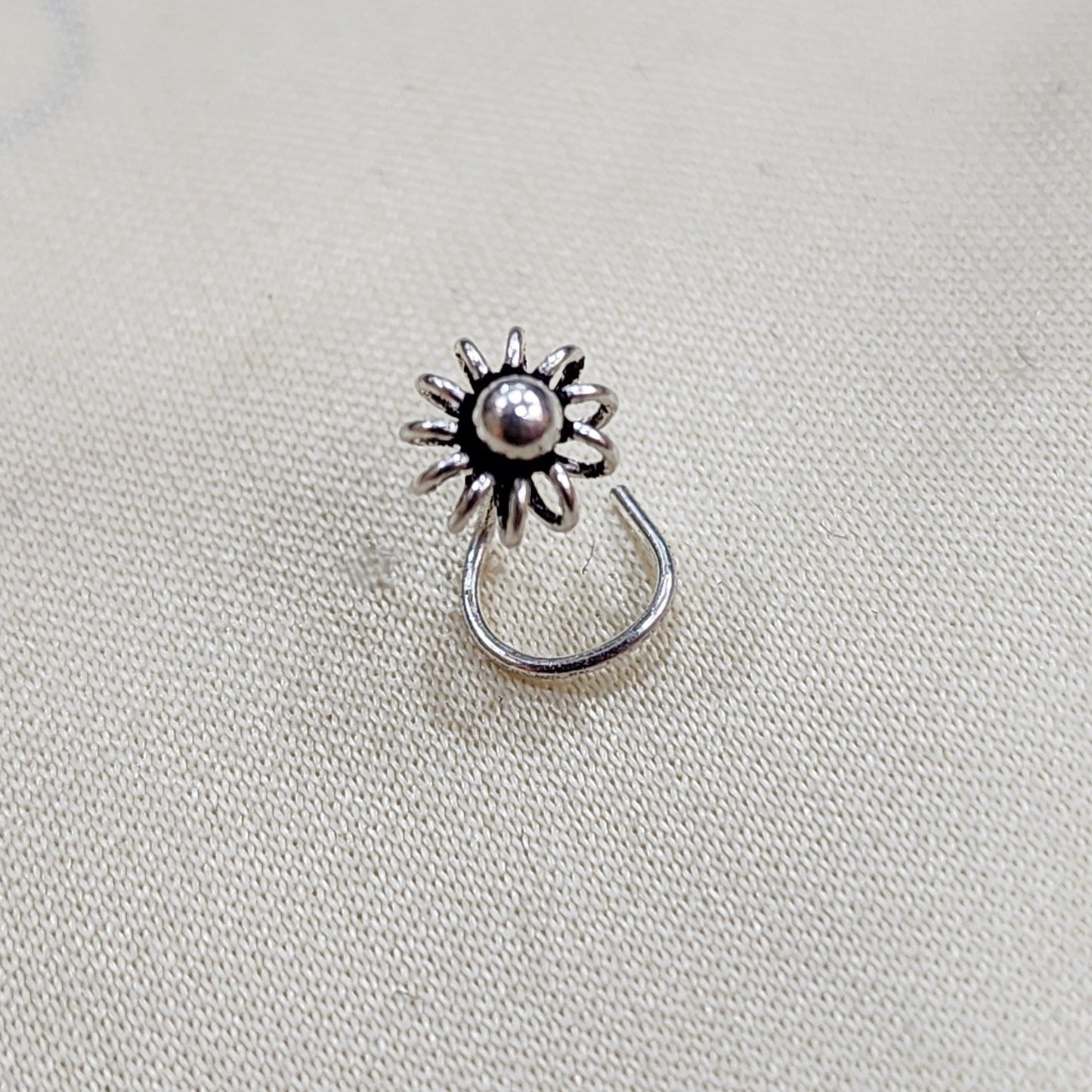 Sterling silver Daisy Flower Nose Pin