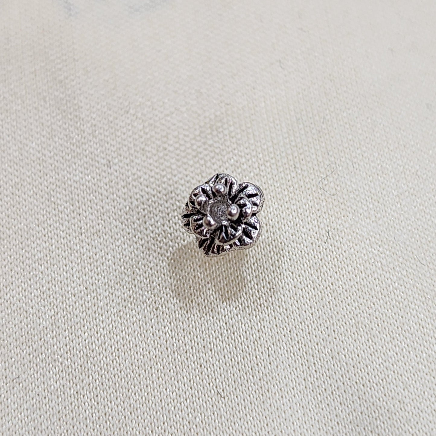 Sterling silver Bold Flower Nose Pin