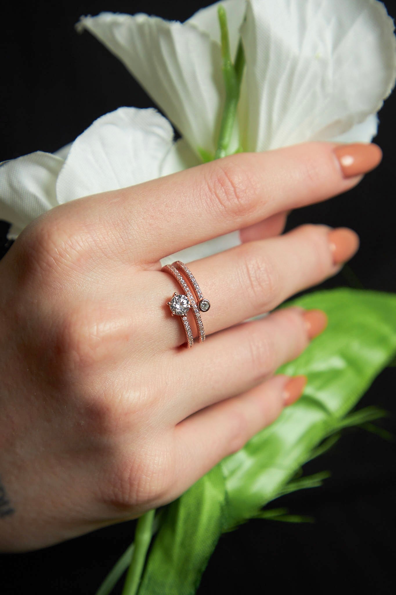 Rose Gold Serene Streak Solitare Ring