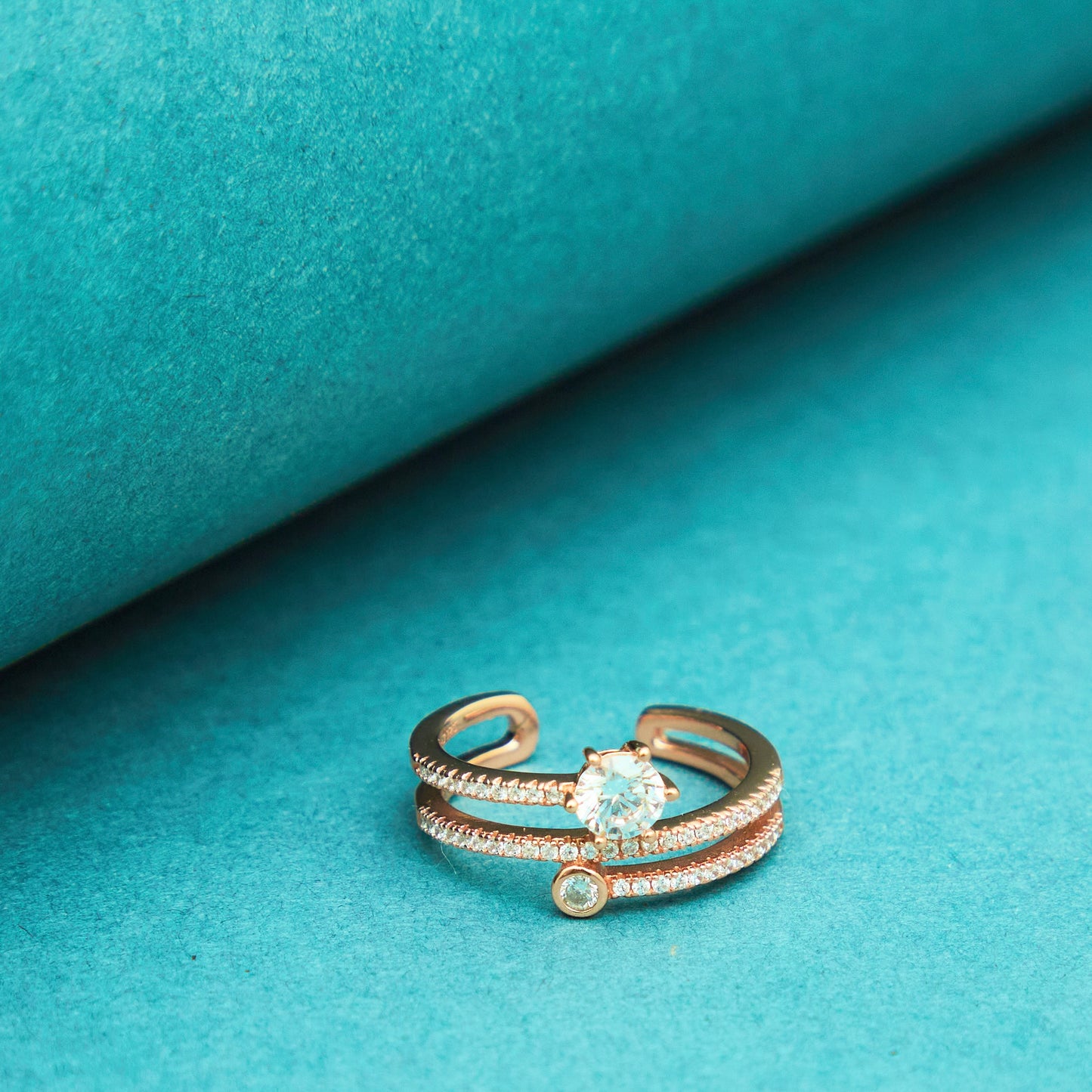 Rose Gold Serene Streak Solitare Ring